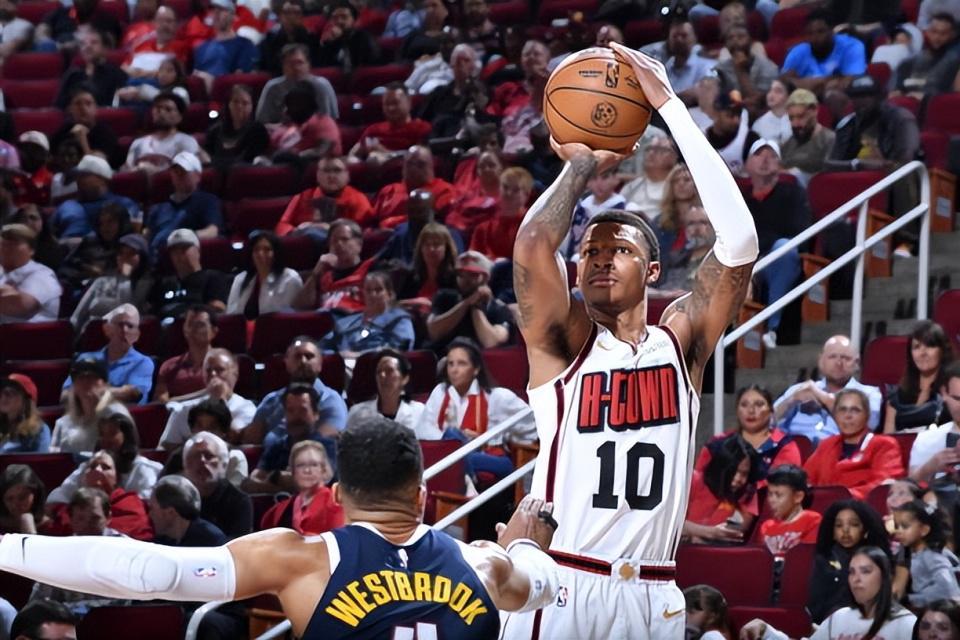 NBA全场-火箭锋线新星：我不想再有这么长的休赛期了，我取得了全面的进步