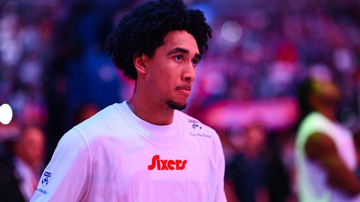 NBA比分-坏消息，76人队贾里德·麦凯恩因拇指手术将缺席赛季初比赛