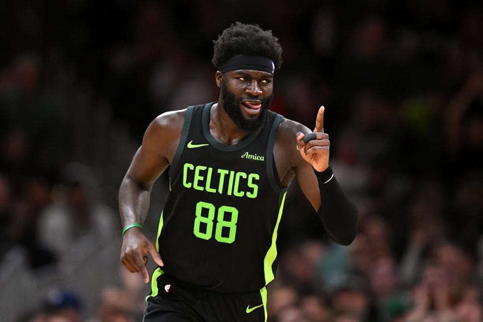 NBA下注-凯尔特人内线铁闸：霍福德给了我很多帮助，欧洲杯让我增加了信心