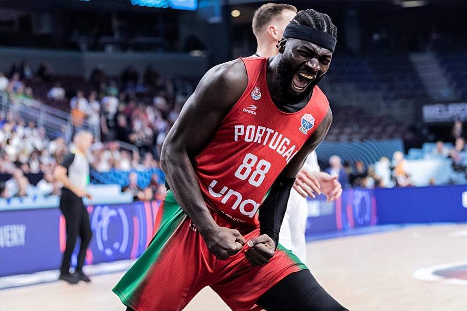 NBA下注-凯尔特人内线铁闸：霍福德给了我很多帮助，欧洲杯让我增加了信心